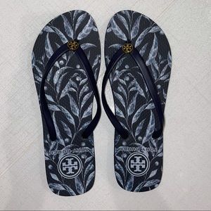 New/Never Worn / Tory Burch Flip Flop / Size:8 / Navy Blue